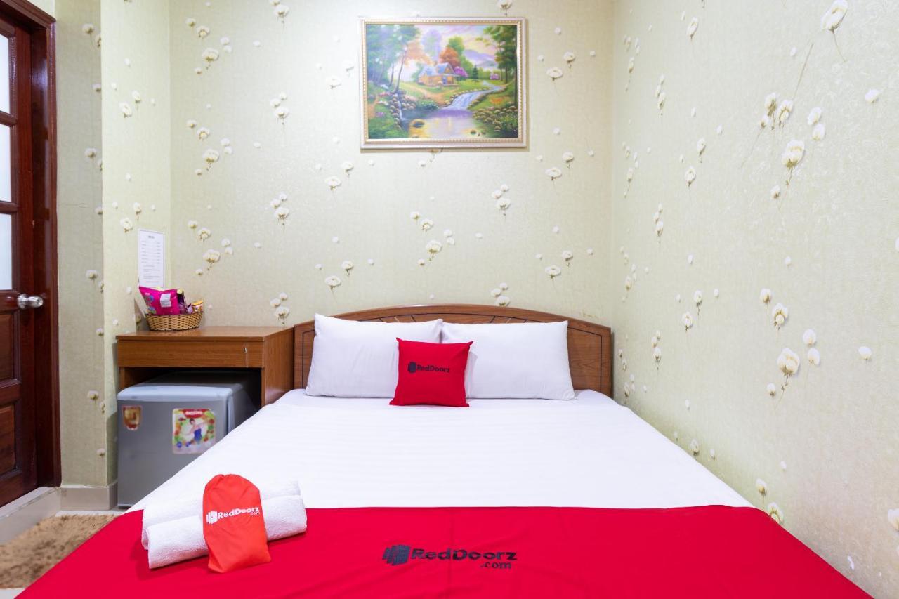 Reddoorz Nam Bac Hotel Phan Dang Luu Phu Nhuan Хошимин Экстерьер фото